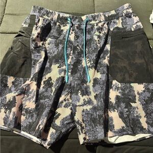 lululemon athletica Men's Shorts - Black and Gray